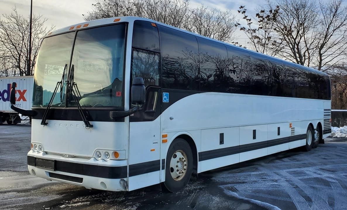 2015 Prevost X3-45 ADA Coach Bus - Thumbnail 2 2015 Prevost X3-45 ADA Coach Bus - Thumbnail 2