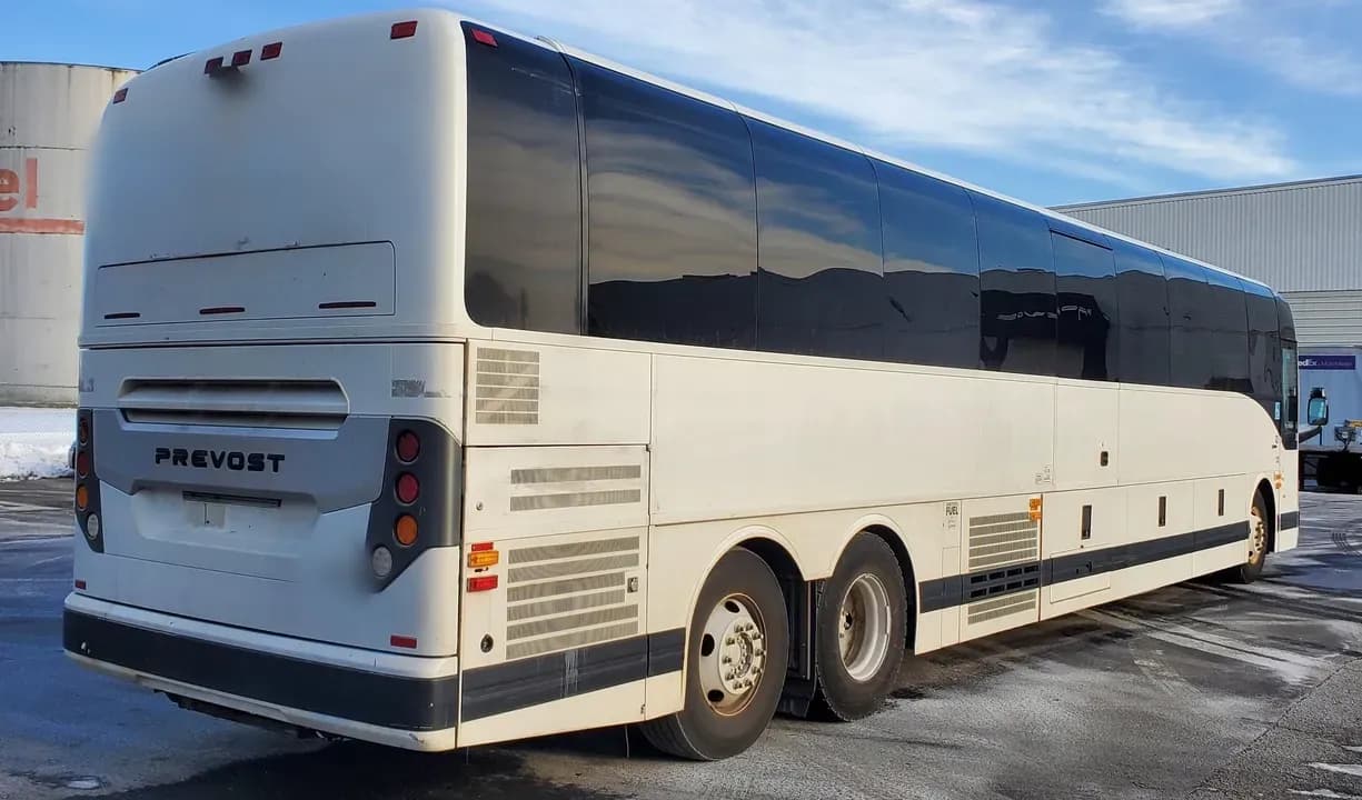 2015 Prevost X3-45 ADA Coach Bus - Thumbnail 3 2015 Prevost X3-45 ADA Coach Bus - Thumbnail 3