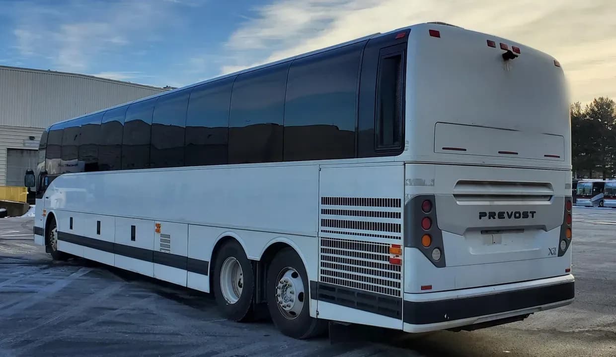 2015 Prevost X3-45 ADA Coach Bus - Thumbnail 4 2015 Prevost X3-45 ADA Coach Bus - Thumbnail 4