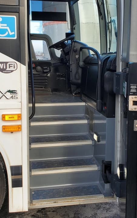 2015 Prevost X3-45 ADA Coach Bus - Thumbnail 6 2015 Prevost X3-45 ADA Coach Bus - Thumbnail 6