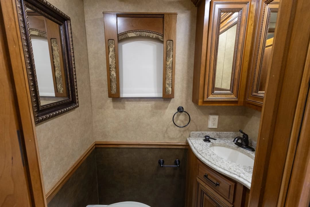 2015 Entegra Cornerstone 45B Motorhome - Thumbnail 22 2015 Entegra Cornerstone 45B Motorhome - Thumbnail 22