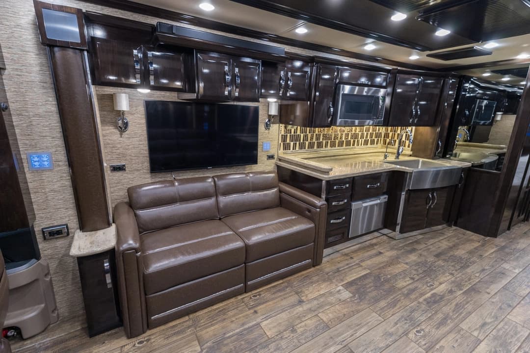 2018 Newmar King Aire 4531 Motorhome - Thumbnail 17 2018 Newmar King Aire 4531 Motorhome - Thumbnail 17
