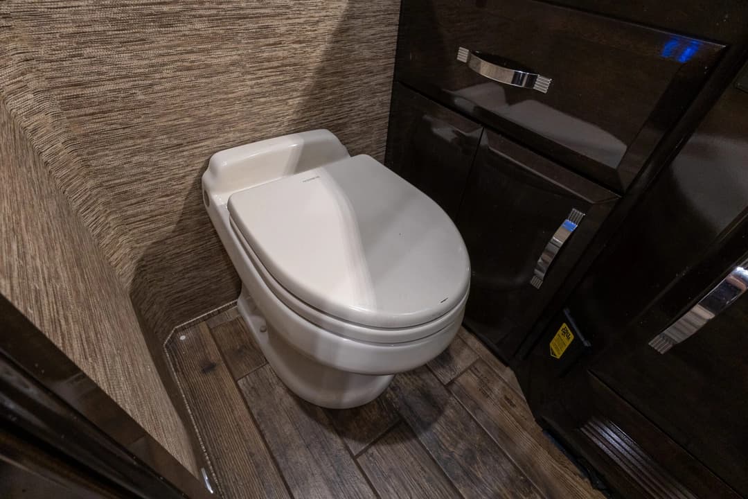 2018 Newmar King Aire 4531 Motorhome - Thumbnail 23 2018 Newmar King Aire 4531 Motorhome - Thumbnail 23