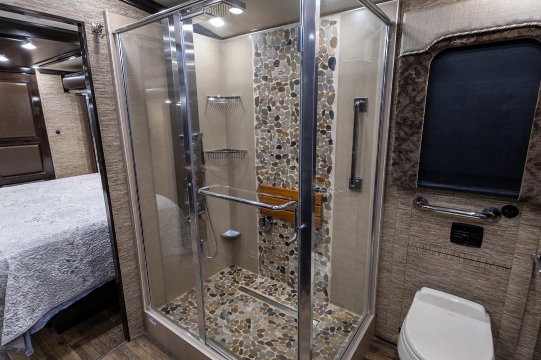 2018 Newmar King Aire 4531 Motorhome - Thumbnail 30 2018 Newmar King Aire 4531 Motorhome - Thumbnail 30