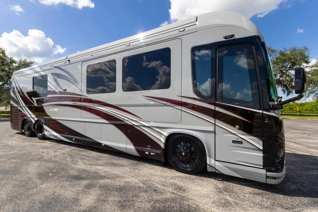 2023 Newell P50 Edition Motorhome - Thumbnail 2 2023 Newell P50 Edition Motorhome - Thumbnail 2