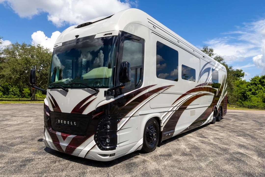 2023 Newell P50 Edition Motorhome - Thumbnail 11 2023 Newell P50 Edition Motorhome - Thumbnail 11