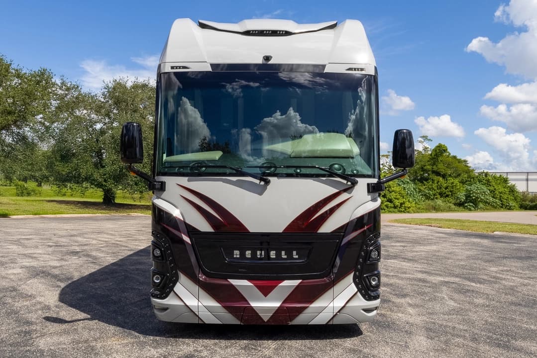 2023 Newell P50 Edition Motorhome - Thumbnail 12 2023 Newell P50 Edition Motorhome - Thumbnail 12