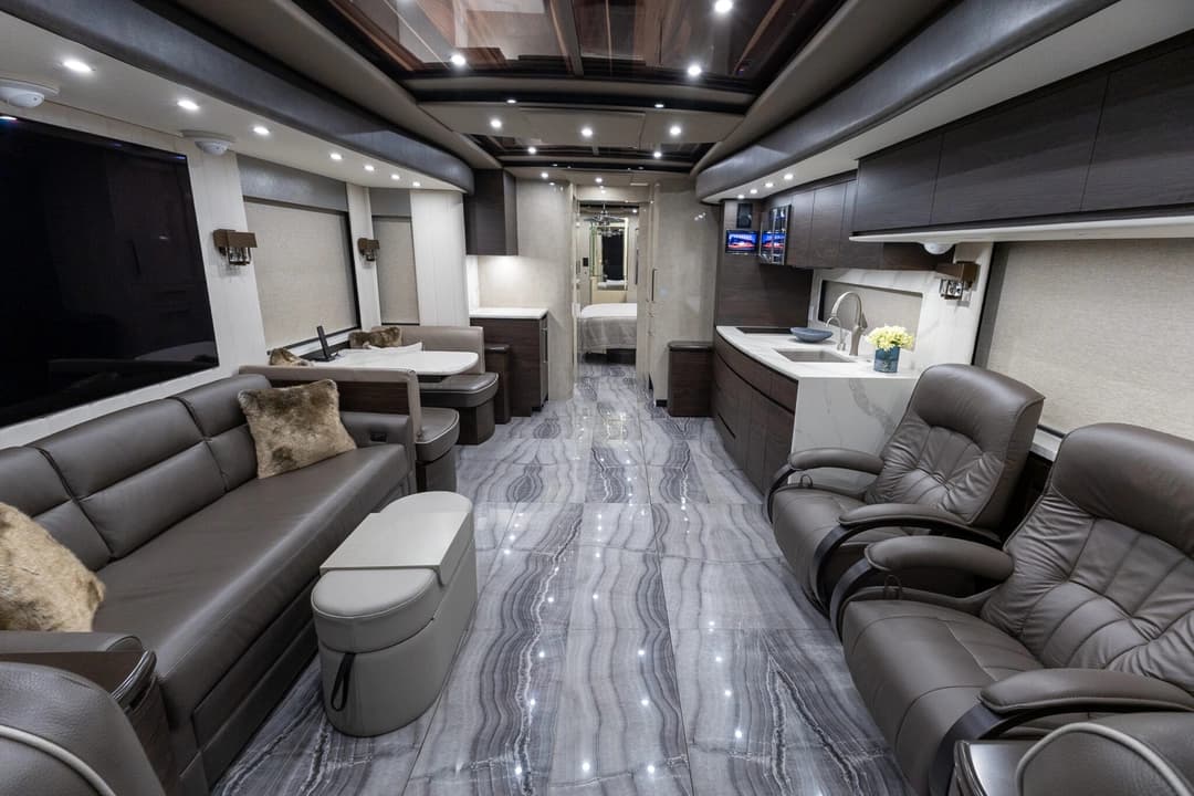 2023 Newell P50 Edition Motorhome - Thumbnail 14 2023 Newell P50 Edition Motorhome - Thumbnail 14