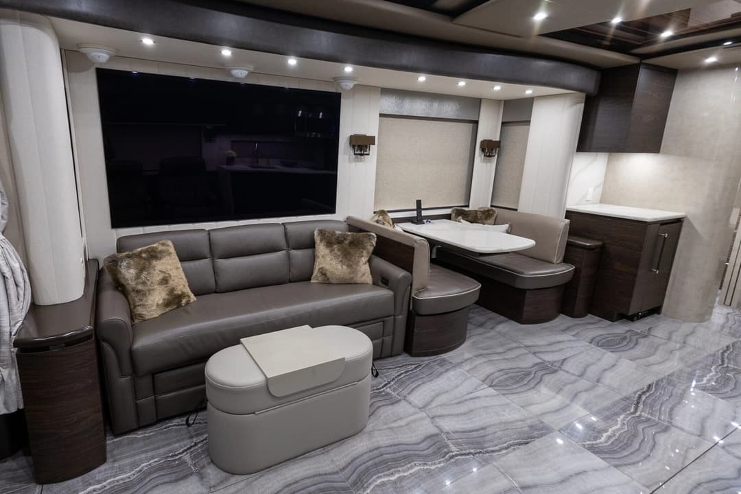 2023 Newell P50 Edition Motorhome - Thumbnail 15 2023 Newell P50 Edition Motorhome - Thumbnail 15