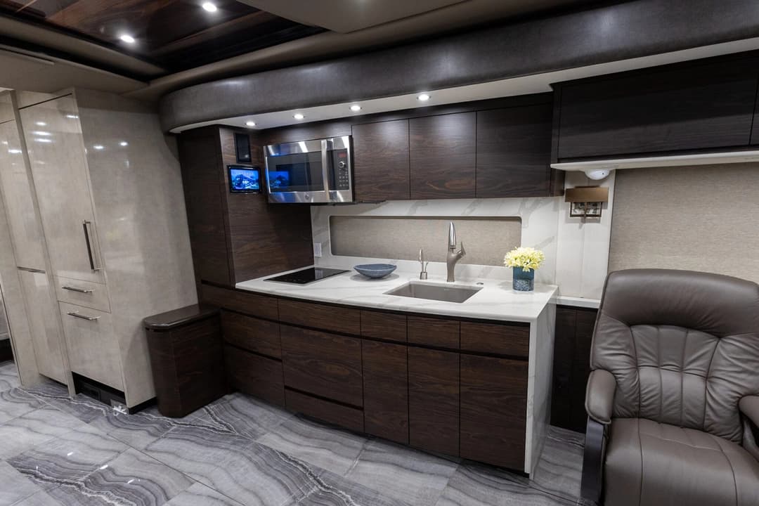 2023 Newell P50 Edition Motorhome - Thumbnail 18 2023 Newell P50 Edition Motorhome - Thumbnail 18