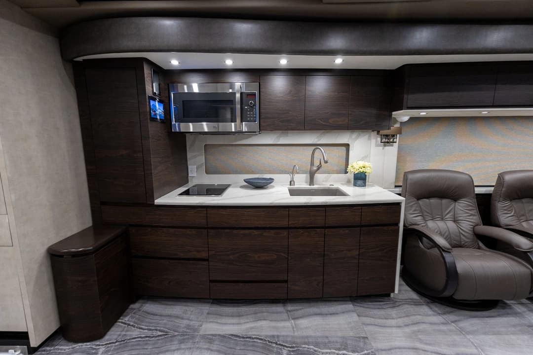 2023 Newell P50 Edition Motorhome - Thumbnail 19 2023 Newell P50 Edition Motorhome - Thumbnail 19