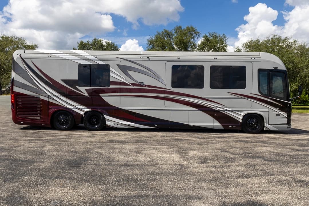 2023 Newell P50 Edition Motorhome - Thumbnail 3 2023 Newell P50 Edition Motorhome - Thumbnail 3