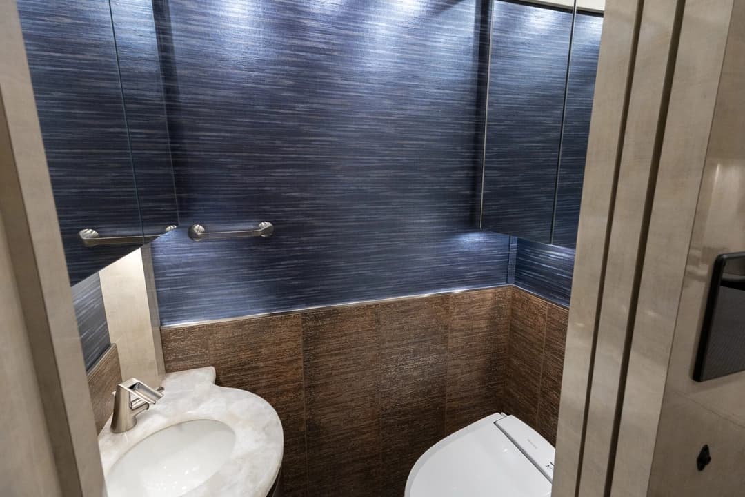 2023 Newell P50 Edition Motorhome - Thumbnail 22 2023 Newell P50 Edition Motorhome - Thumbnail 22