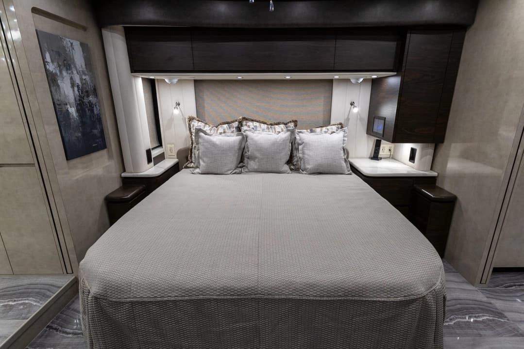 2023 Newell P50 Edition Motorhome - Thumbnail 25 2023 Newell P50 Edition Motorhome - Thumbnail 25