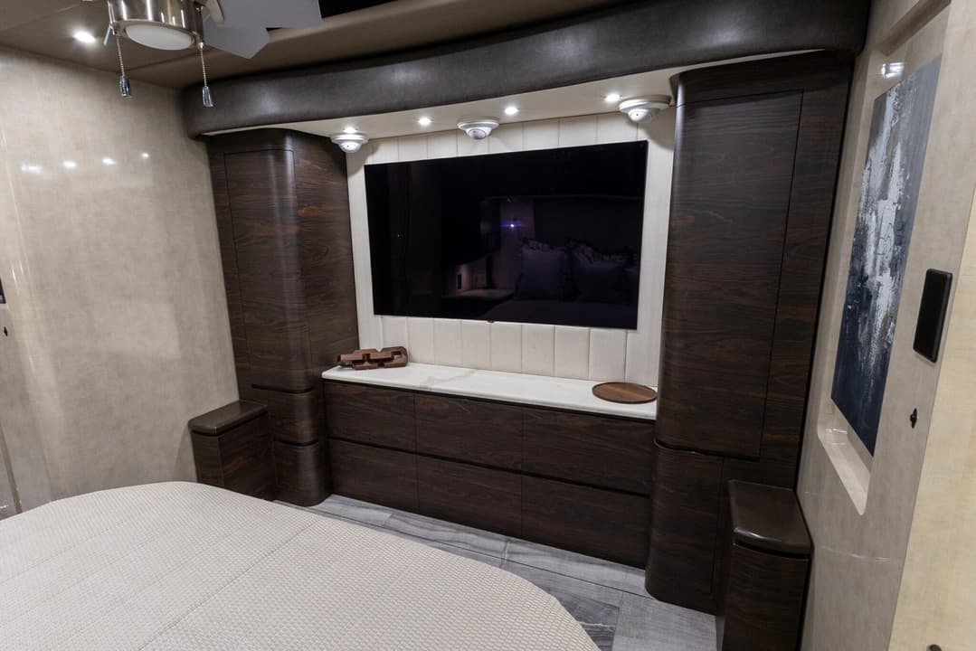 2023 Newell P50 Edition Motorhome - Thumbnail 27 2023 Newell P50 Edition Motorhome - Thumbnail 27