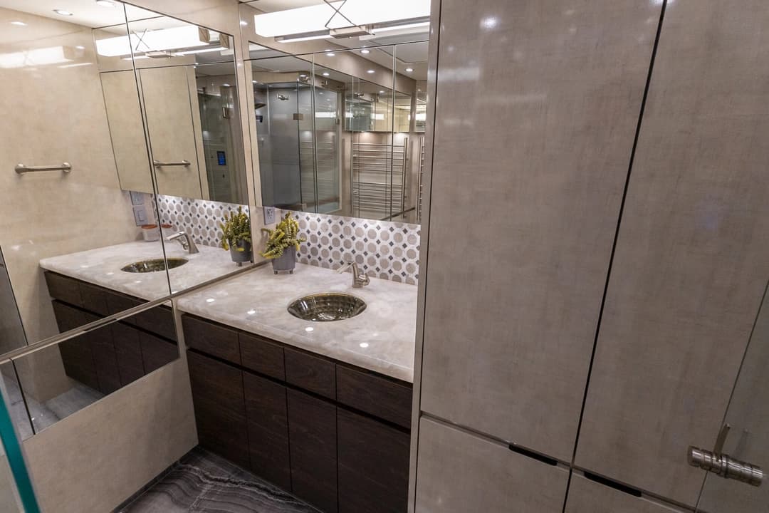 2023 Newell P50 Edition Motorhome - Thumbnail 28 2023 Newell P50 Edition Motorhome - Thumbnail 28