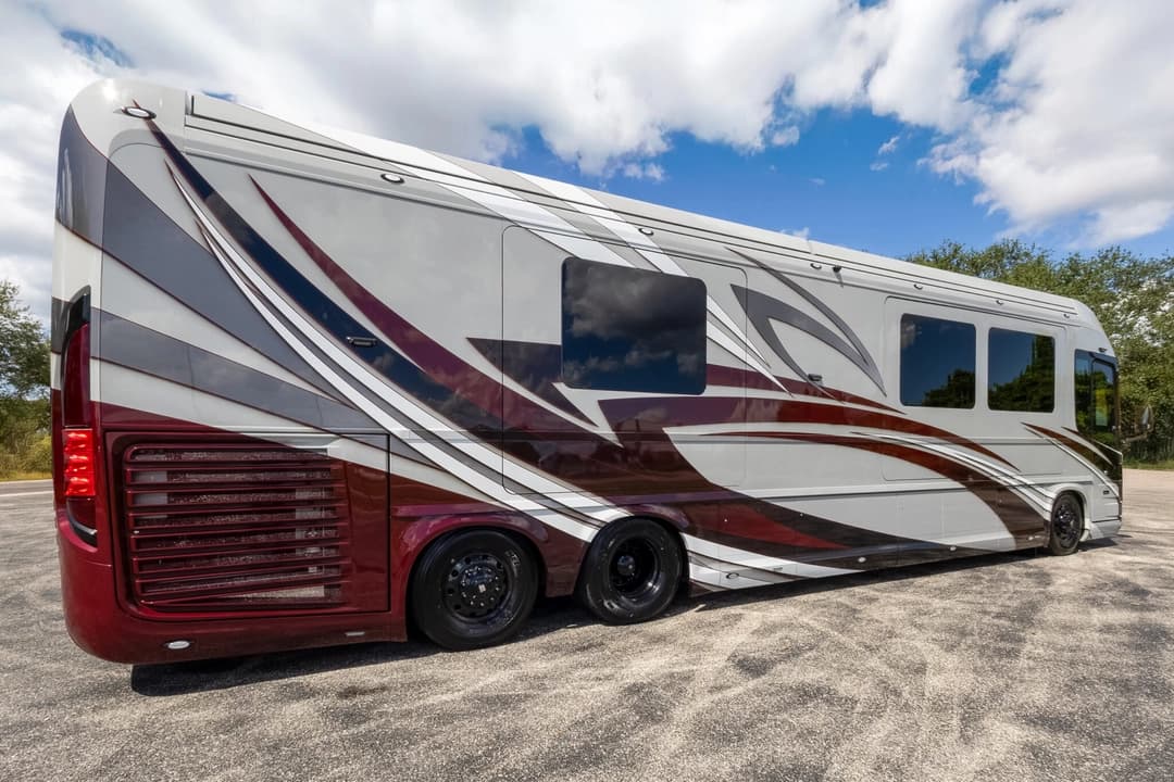 2023 Newell P50 Edition Motorhome - Thumbnail 4 2023 Newell P50 Edition Motorhome - Thumbnail 4