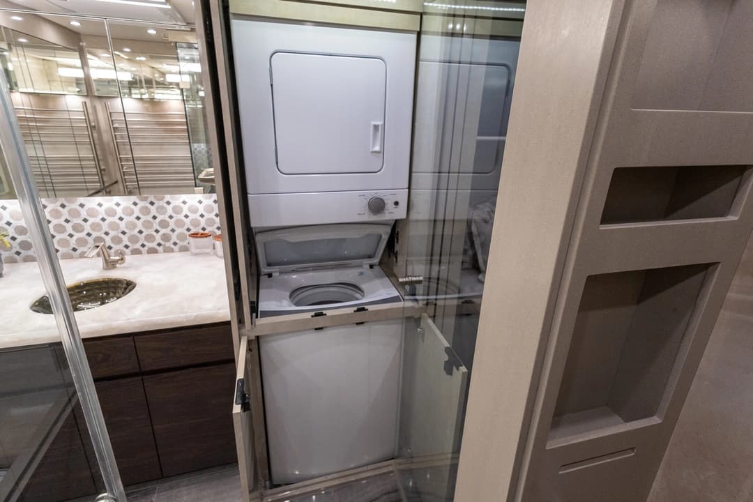 2023 Newell P50 Edition Motorhome - Thumbnail 31 2023 Newell P50 Edition Motorhome - Thumbnail 31