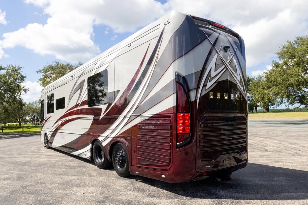 2023 Newell P50 Edition Motorhome - Thumbnail 7 2023 Newell P50 Edition Motorhome - Thumbnail 7