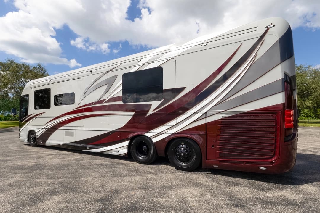 2023 Newell P50 Edition Motorhome - Thumbnail 8 2023 Newell P50 Edition Motorhome - Thumbnail 8