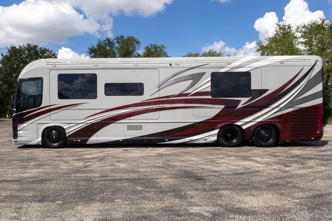 2023 Newell P50 Edition Motorhome - Thumbnail 9 2023 Newell P50 Edition Motorhome - Thumbnail 9