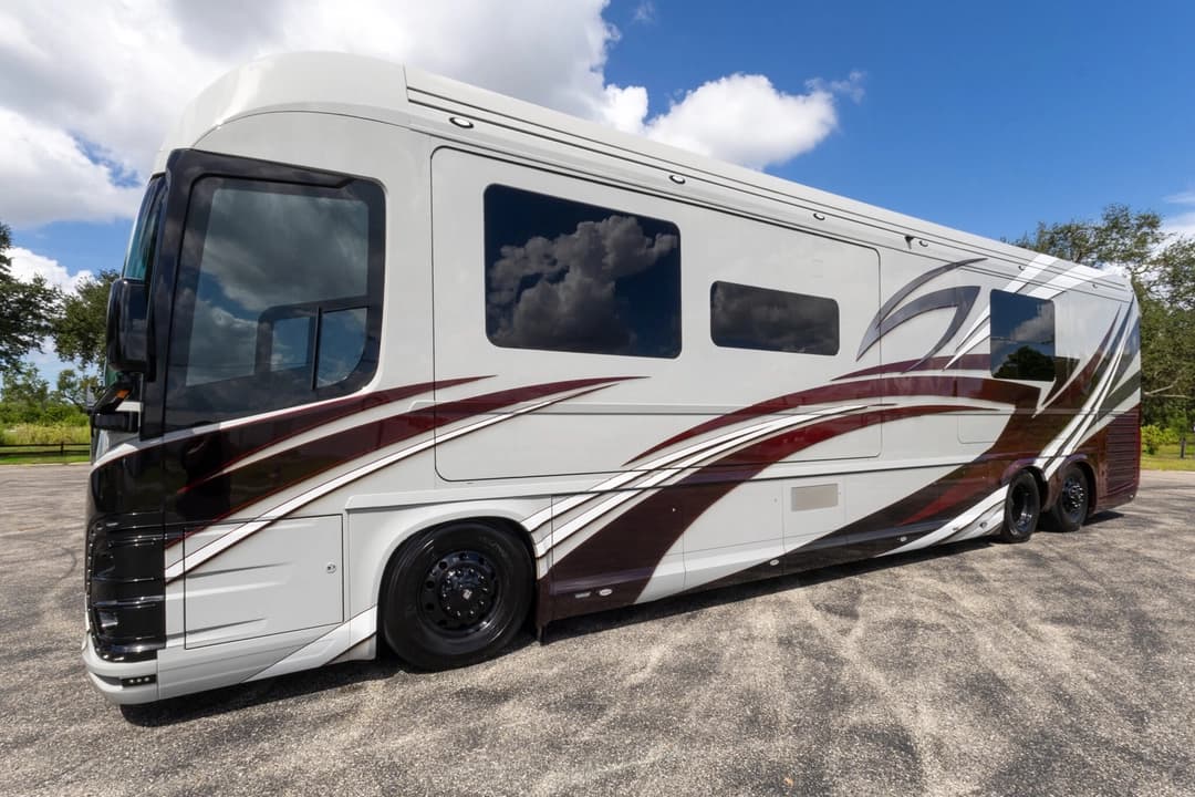 2023 Newell P50 Edition Motorhome - Thumbnail 10 2023 Newell P50 Edition Motorhome - Thumbnail 10