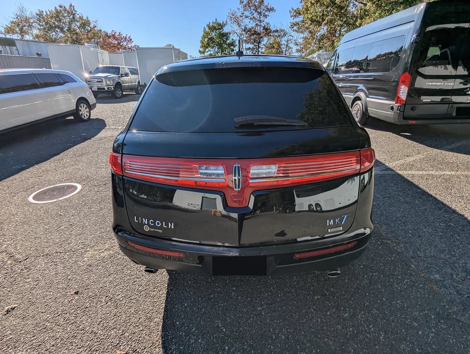 2014 Executive Coach Builders MKT Limousine - Thumbnail 12 2014 Executive Coach Builders MKT Limousine - Thumbnail 12