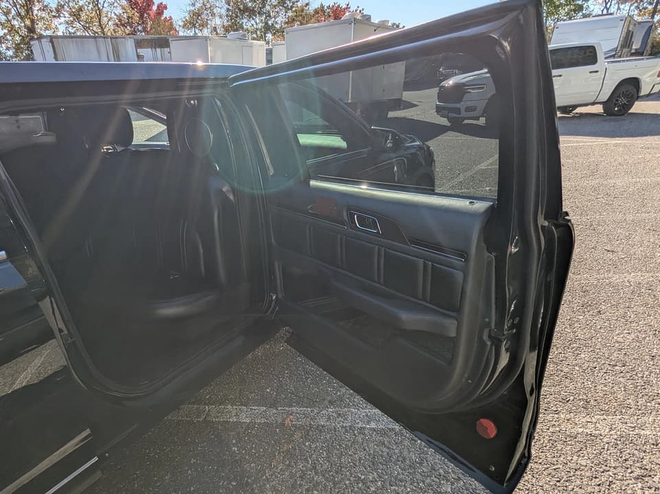 2014 Executive Coach Builders MKT Limousine - Thumbnail 5 2014 Executive Coach Builders MKT Limousine - Thumbnail 5