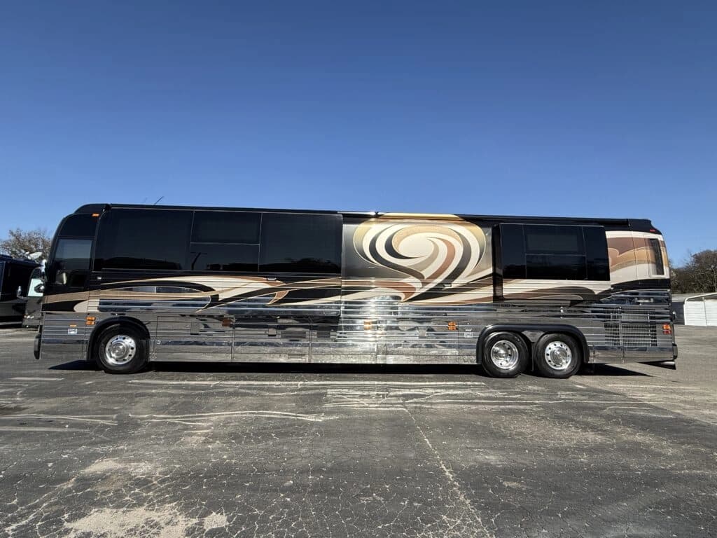 2012 Prevost XLII Motorhome - Thumbnail 2 2012 Prevost XLII Motorhome - Thumbnail 2