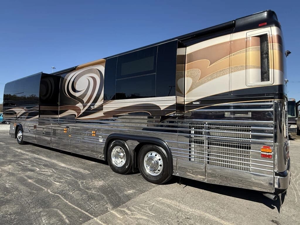 2012 Prevost XLII Motorhome - Thumbnail 3 2012 Prevost XLII Motorhome - Thumbnail 3