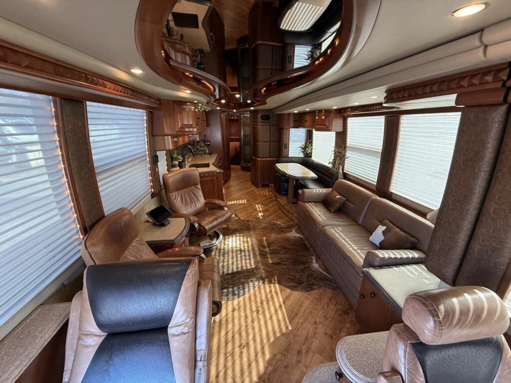 2012 Prevost XLII Motorhome - Thumbnail 11 2012 Prevost XLII Motorhome - Thumbnail 11