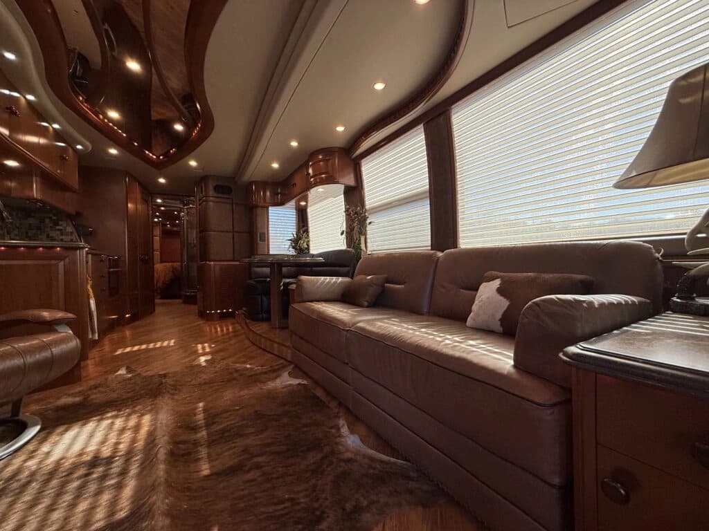 2012 Prevost XLII Motorhome - Thumbnail 13 2012 Prevost XLII Motorhome - Thumbnail 13