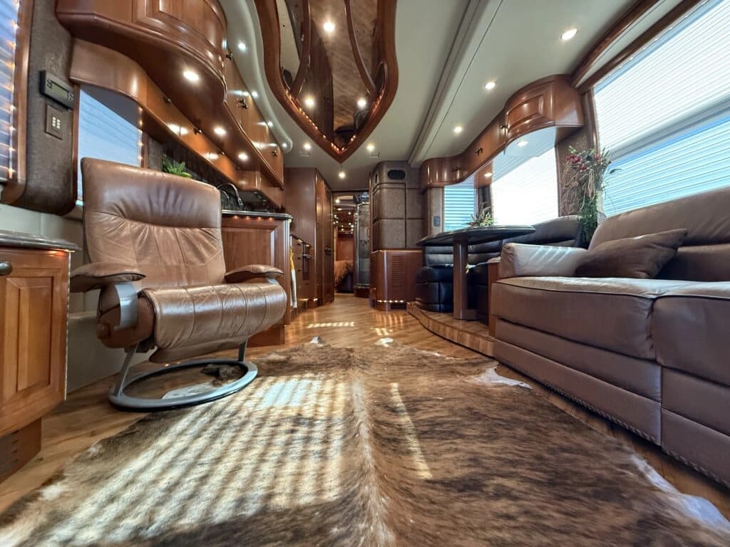 2012 Prevost XLII Motorhome - Thumbnail 15 2012 Prevost XLII Motorhome - Thumbnail 15