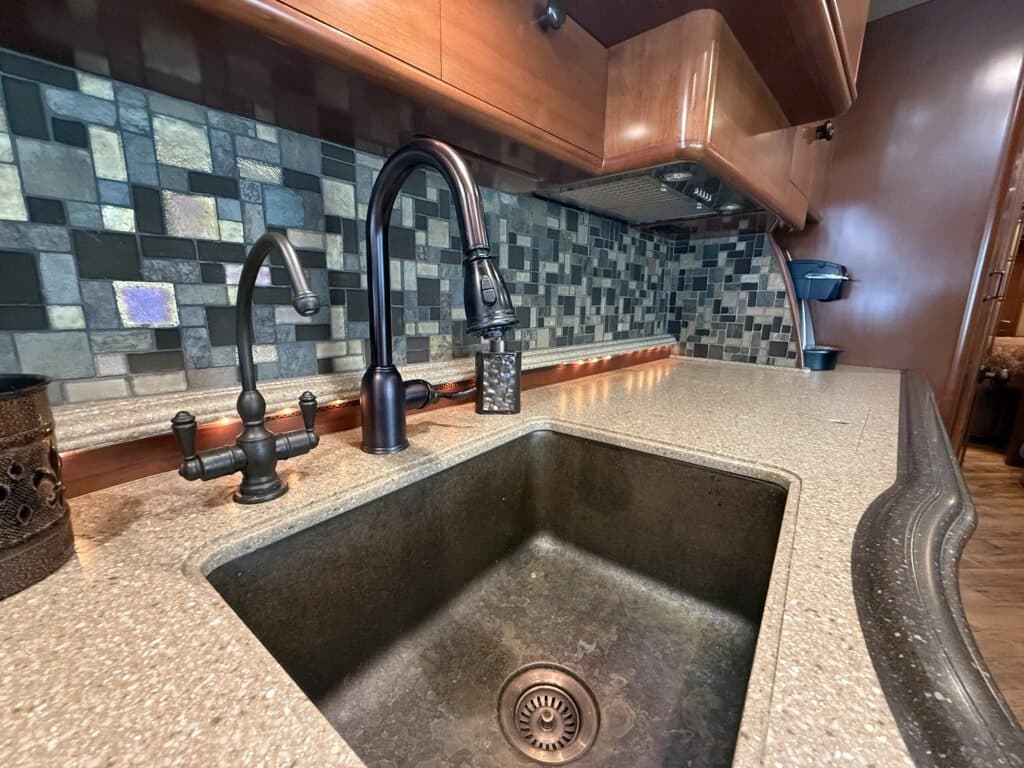 2012 Prevost XLII Motorhome - Thumbnail 17 2012 Prevost XLII Motorhome - Thumbnail 17