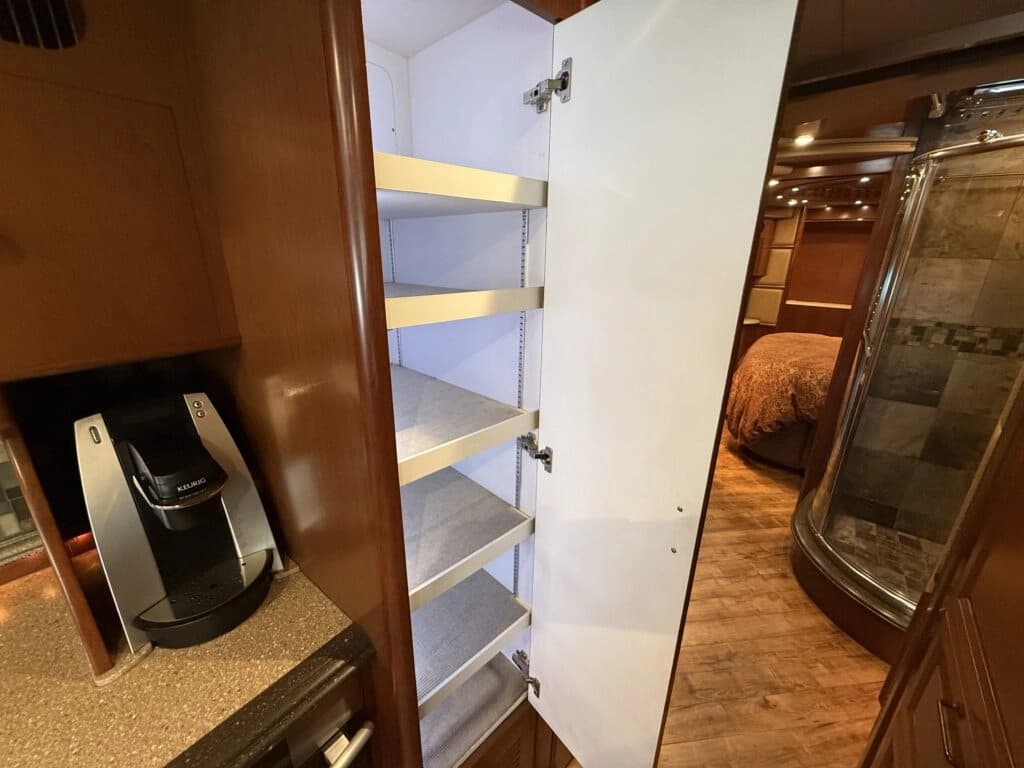 2012 Prevost XLII Motorhome - Thumbnail 22 2012 Prevost XLII Motorhome - Thumbnail 22