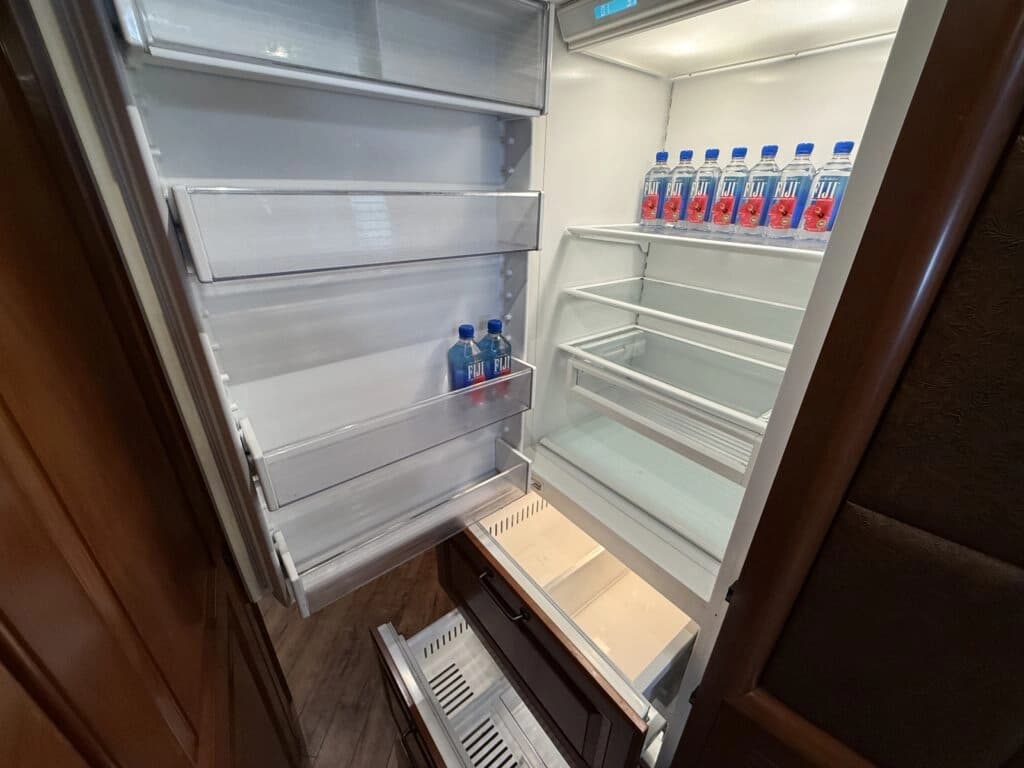 2012 Prevost XLII Motorhome - Thumbnail 24 2012 Prevost XLII Motorhome - Thumbnail 24