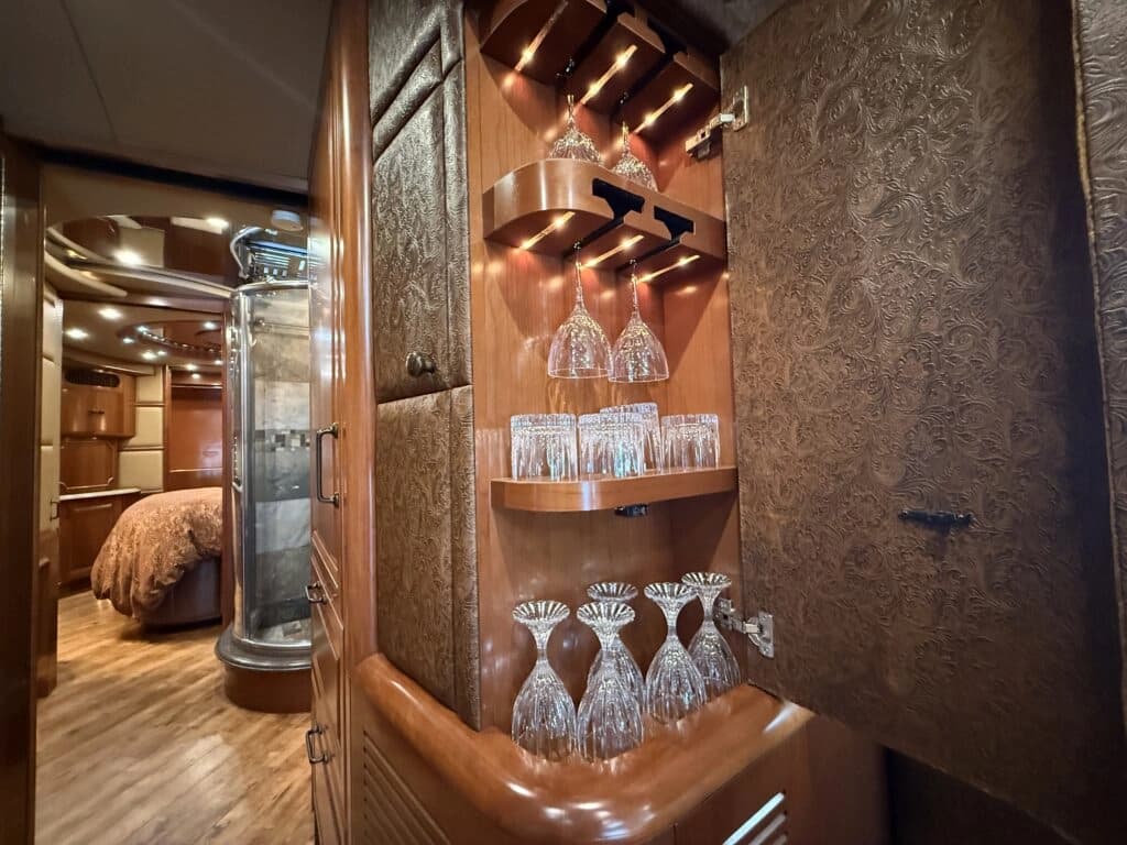 2012 Prevost XLII Motorhome - Thumbnail 26 2012 Prevost XLII Motorhome - Thumbnail 26