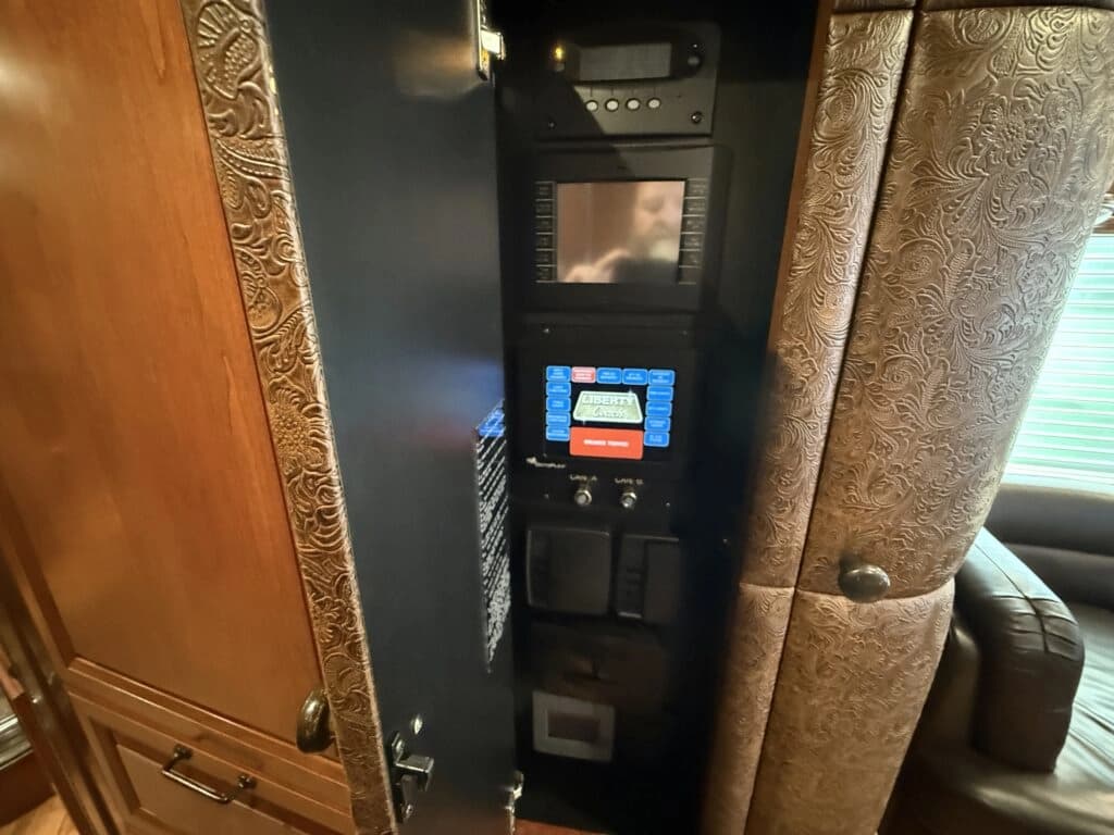 2012 Prevost XLII Motorhome - Thumbnail 27 2012 Prevost XLII Motorhome - Thumbnail 27