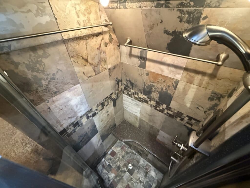 2012 Prevost XLII Motorhome - Thumbnail 29 2012 Prevost XLII Motorhome - Thumbnail 29