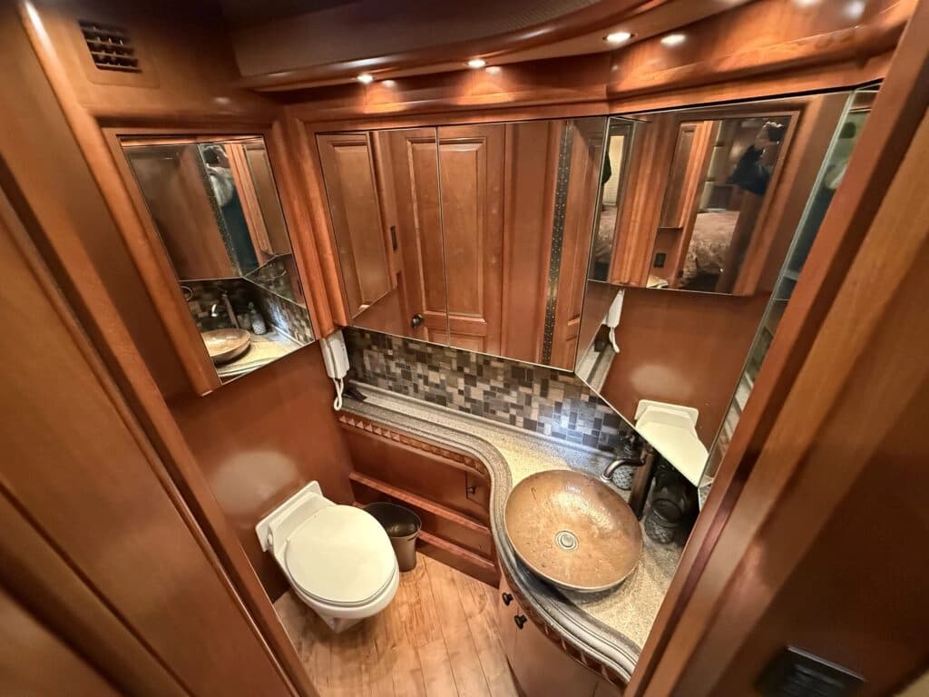 2012 Prevost XLII Motorhome - Thumbnail 30 2012 Prevost XLII Motorhome - Thumbnail 30