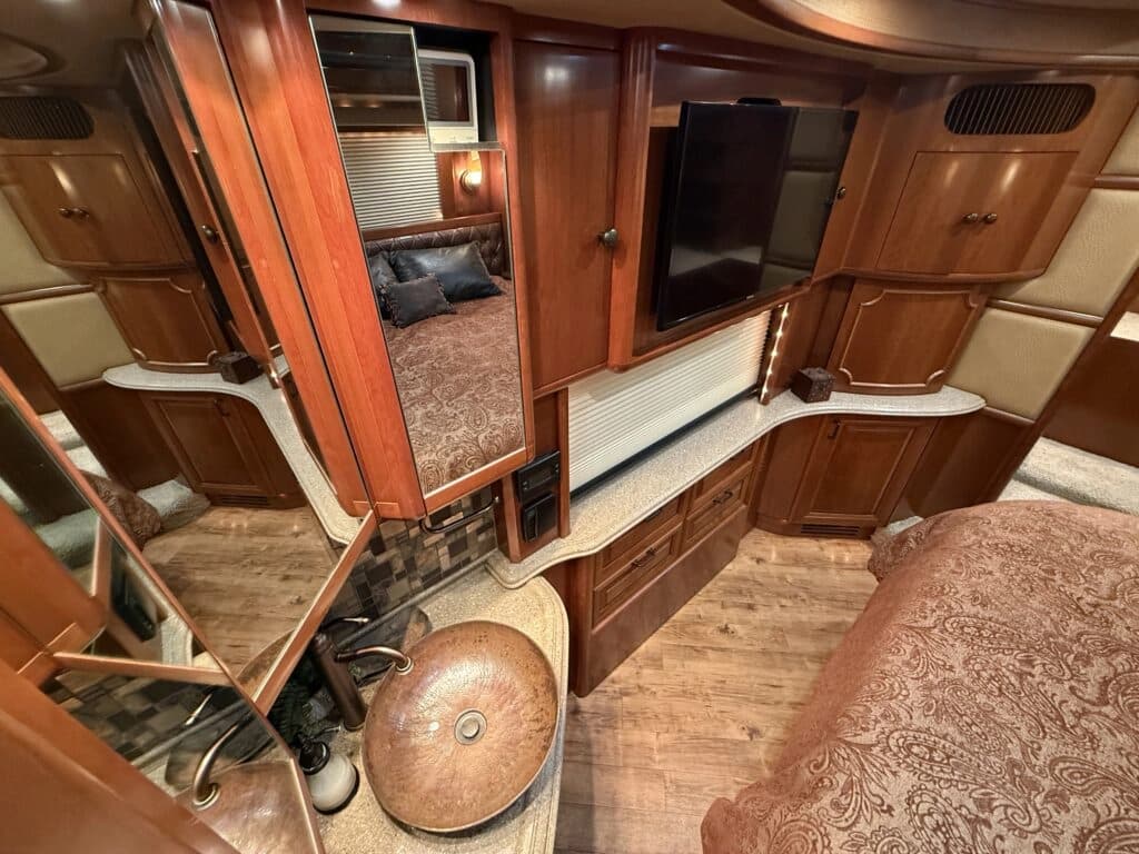 2012 Prevost XLII Motorhome - Thumbnail 32 2012 Prevost XLII Motorhome - Thumbnail 32