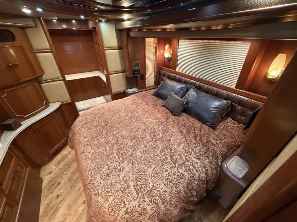 2012 Prevost XLII Motorhome - Thumbnail 33 2012 Prevost XLII Motorhome - Thumbnail 33