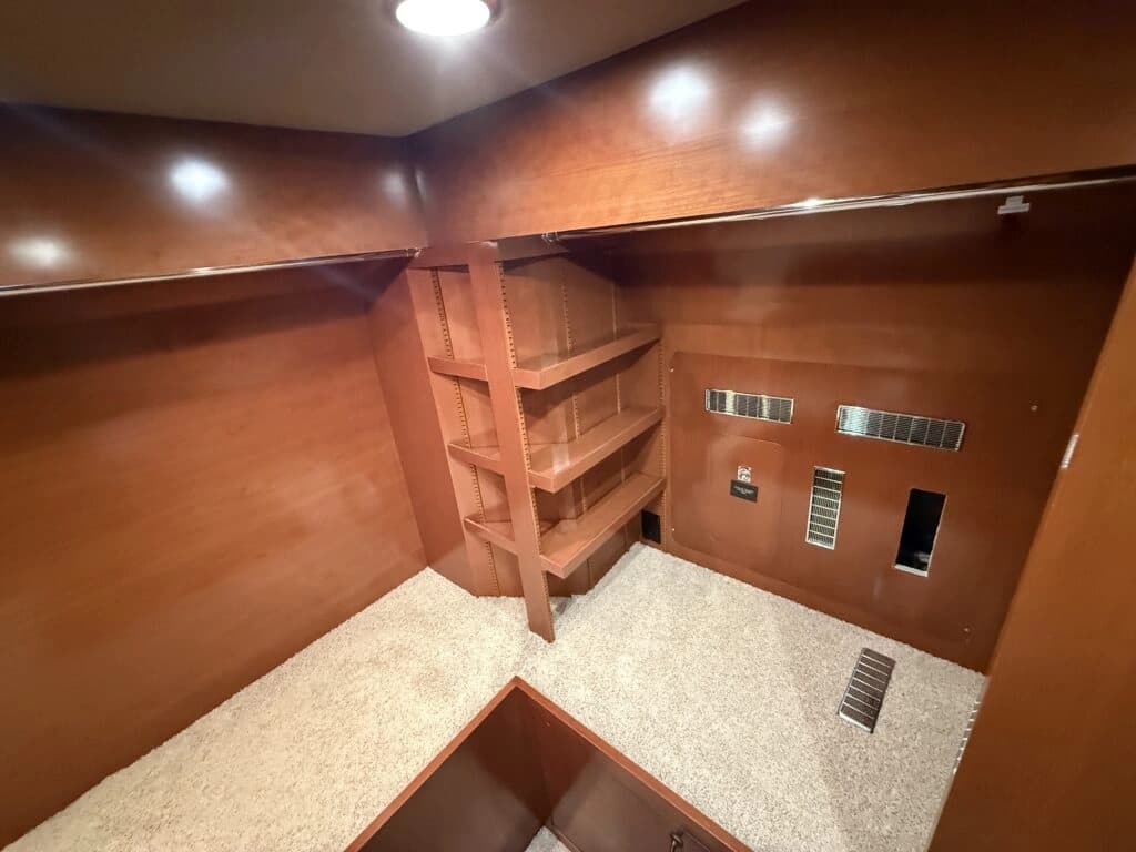 2012 Prevost XLII Motorhome - Thumbnail 36 2012 Prevost XLII Motorhome - Thumbnail 36