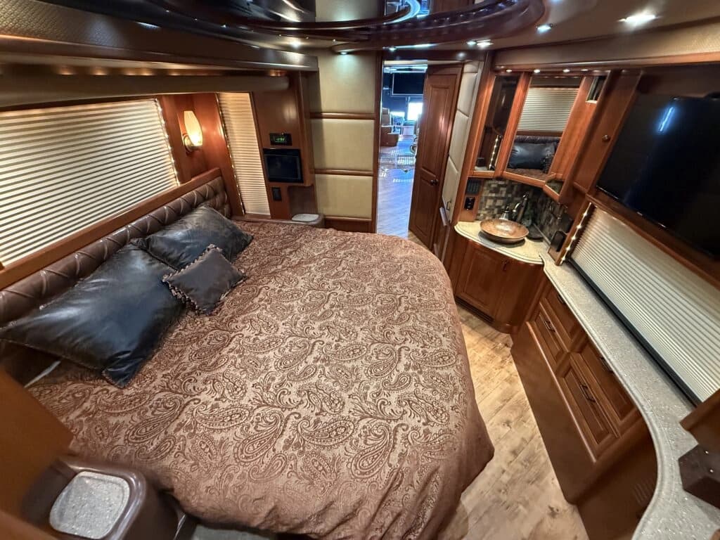 2012 Prevost XLII Motorhome - Thumbnail 37 2012 Prevost XLII Motorhome - Thumbnail 37