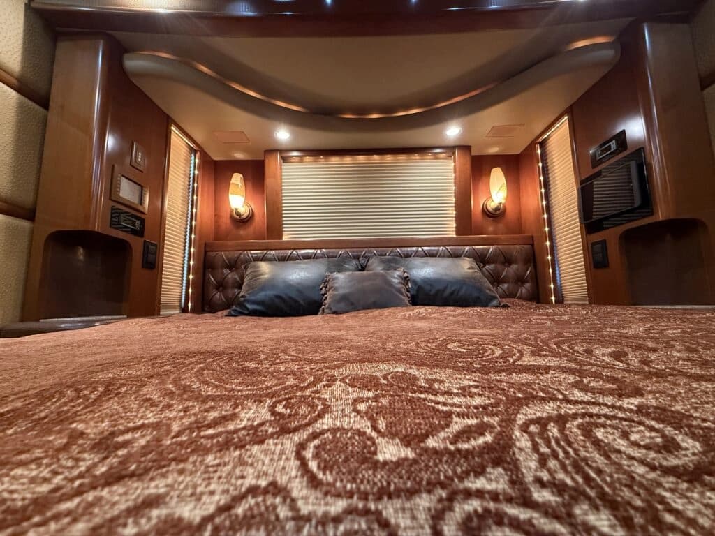 2012 Prevost XLII Motorhome - Thumbnail 39 2012 Prevost XLII Motorhome - Thumbnail 39