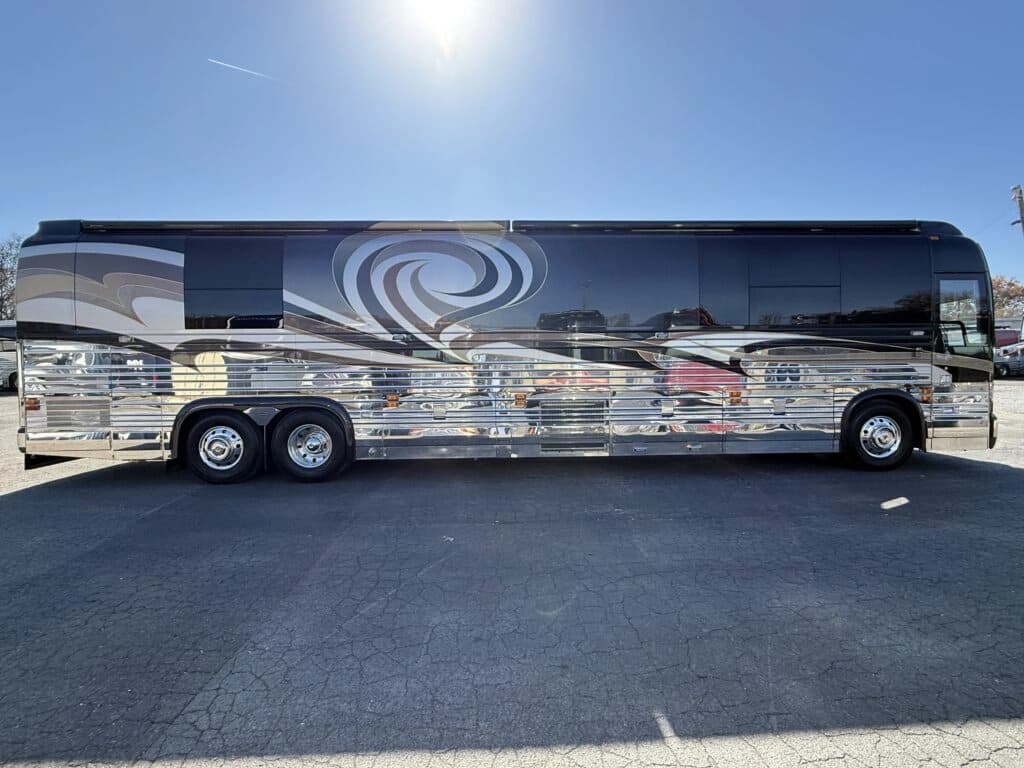 2012 Prevost XLII Motorhome - Thumbnail 5 2012 Prevost XLII Motorhome - Thumbnail 5