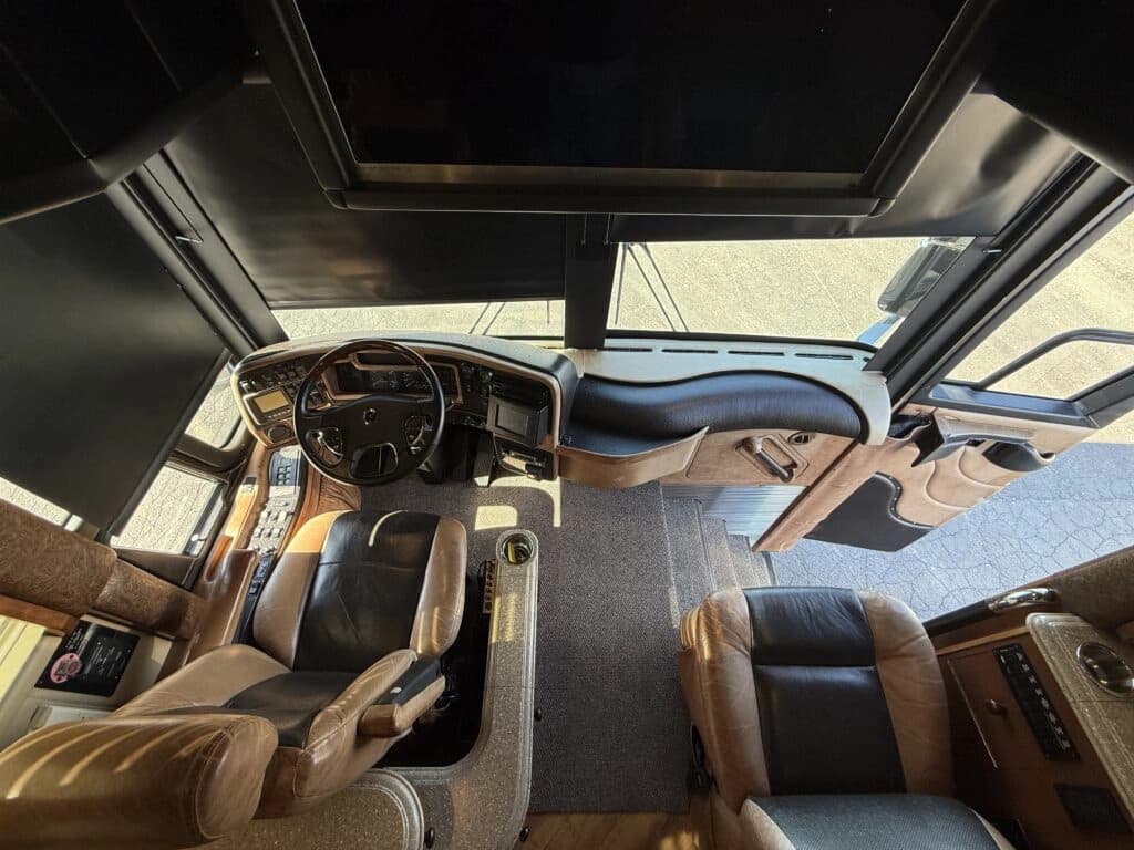 2012 Prevost XLII Motorhome - Thumbnail 9 2012 Prevost XLII Motorhome - Thumbnail 9