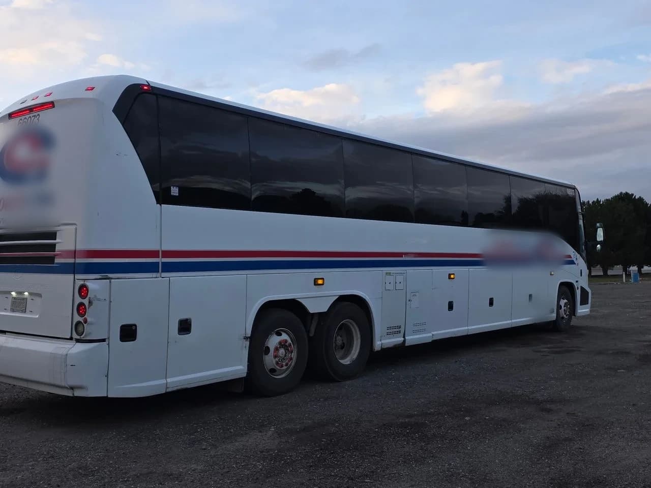 2012 MCI J4500 - Thumbnail 2 2012 MCI J4500 - Thumbnail 2