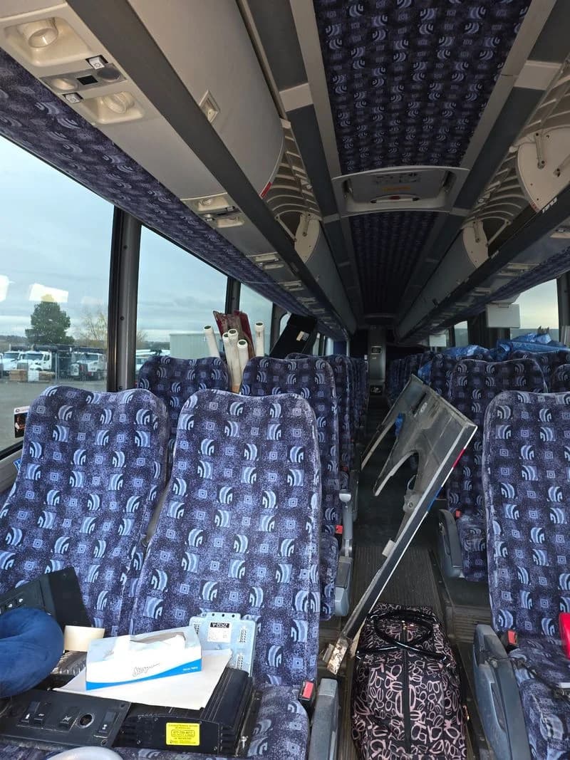 2012 MCI J4500 - Thumbnail 4 2012 MCI J4500 - Thumbnail 4