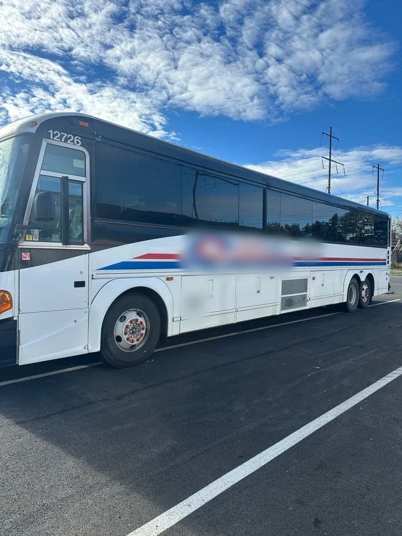 2012 MCI D4505 ADA - Thumbnail 3 2012 MCI D4505 ADA - Thumbnail 3